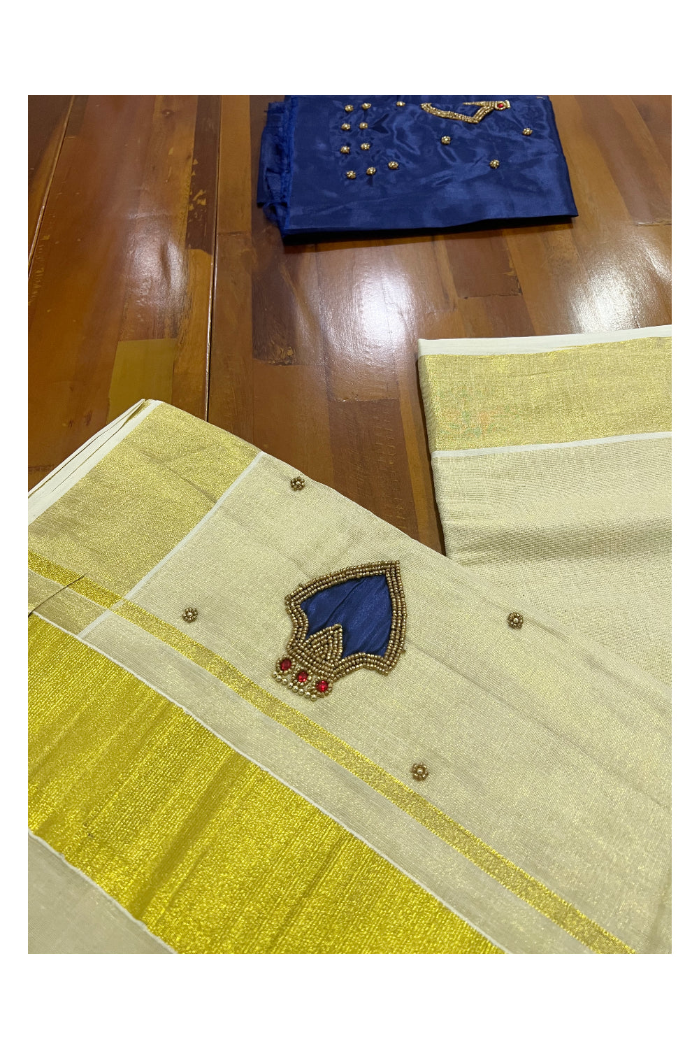 Pin by Haritha Akhi on Saree and Half saree | Kerala saree blouse designs, Set  saree, Kerala traditional saree